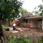 Tempestade que derrubou 1 árvore em cima de 2 salas